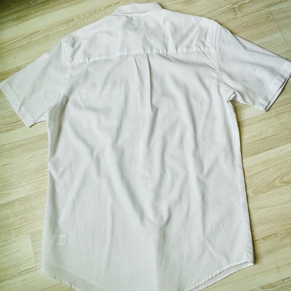 **$7 w/Bundle** Van Heusen Classic Fit👕Short Sleeve - Picture 5 of 6